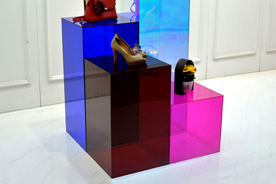 Custom Acrylic Box 01